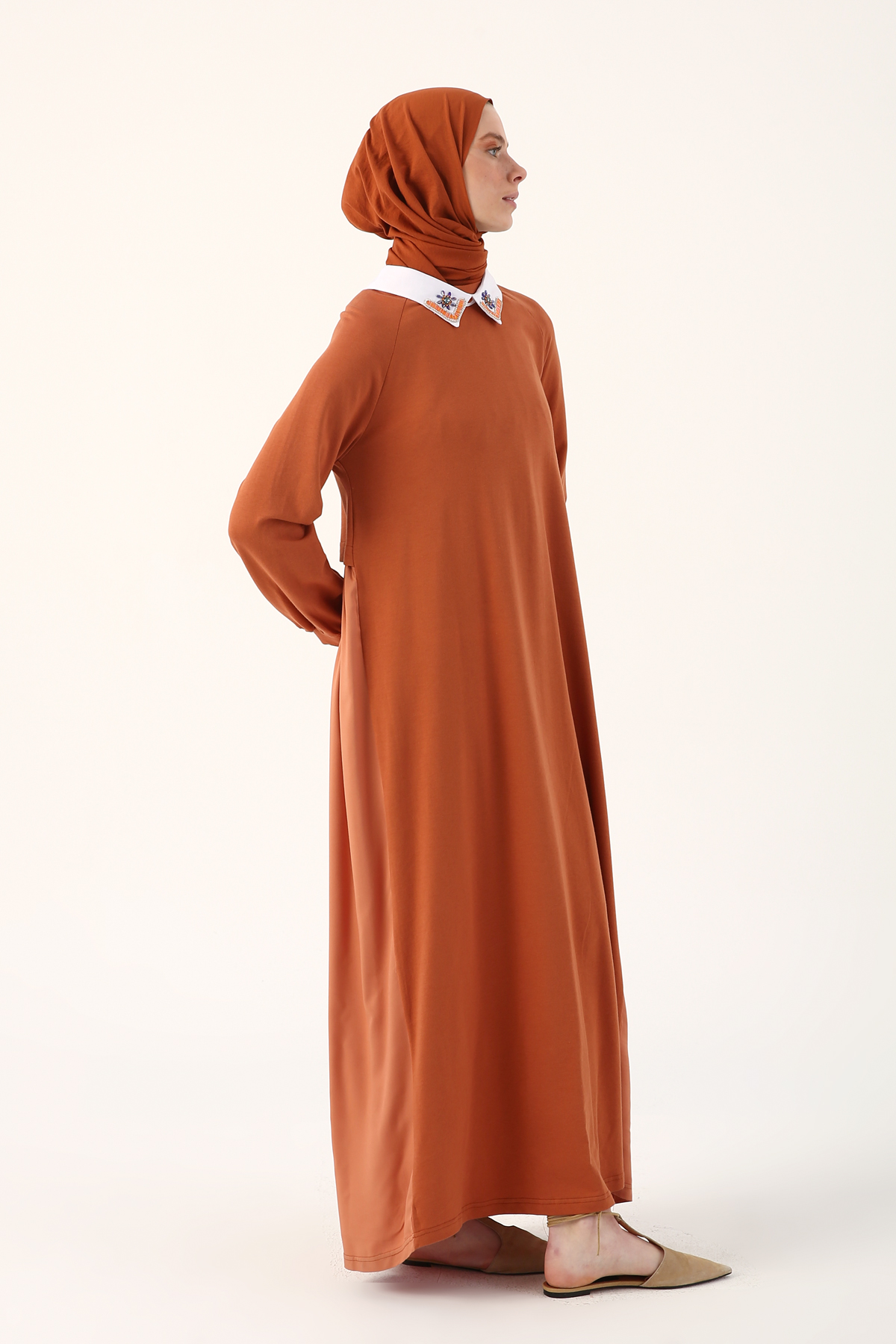 Çıkarılabilir Boncuklu Yaka Detaylı Arkası Viscon Elbise