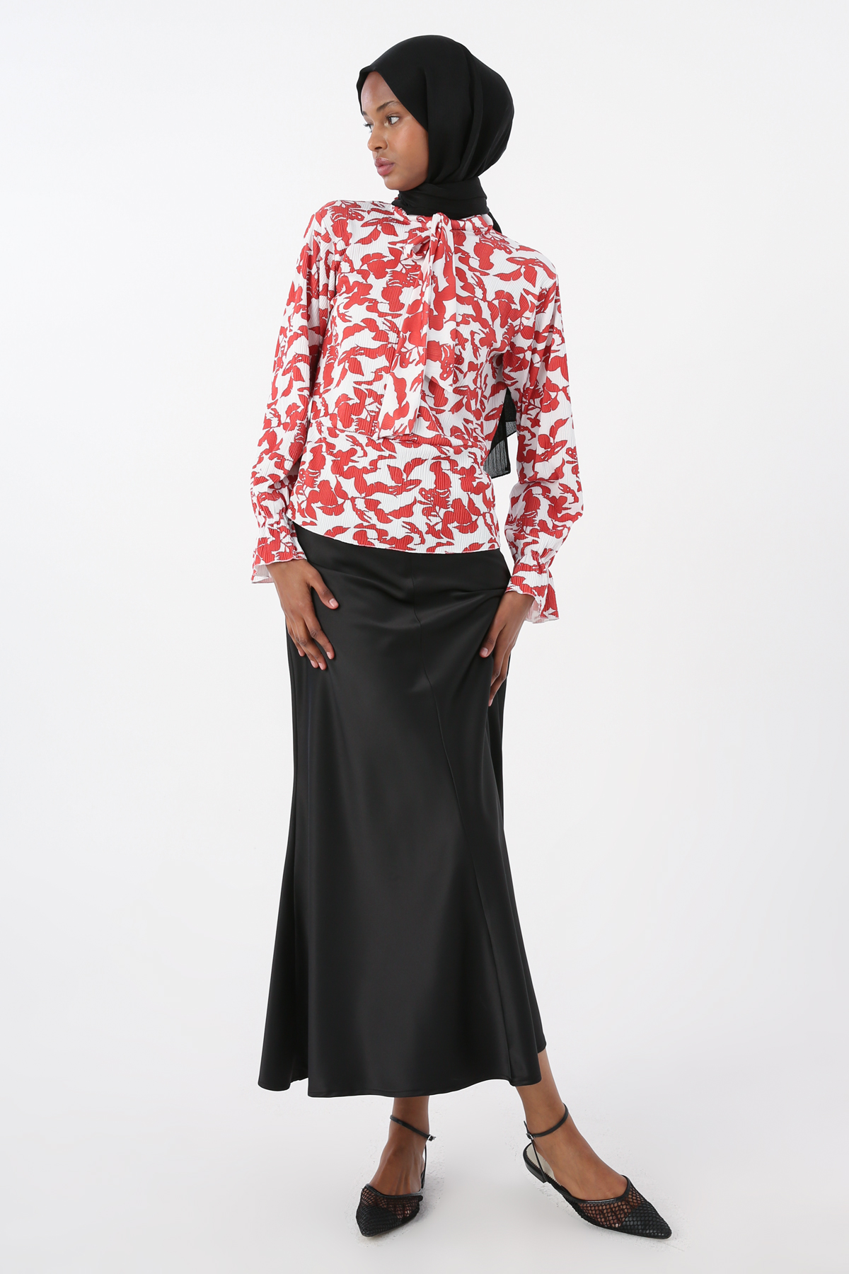 Crep Blouse with Collar Tie Detail